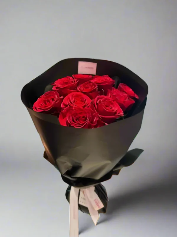 The Classic Rose Bouquet - Image 3