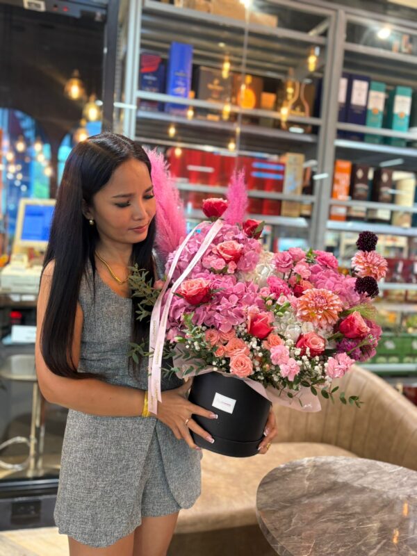 Blushing Bloom Hatbox - Image 2