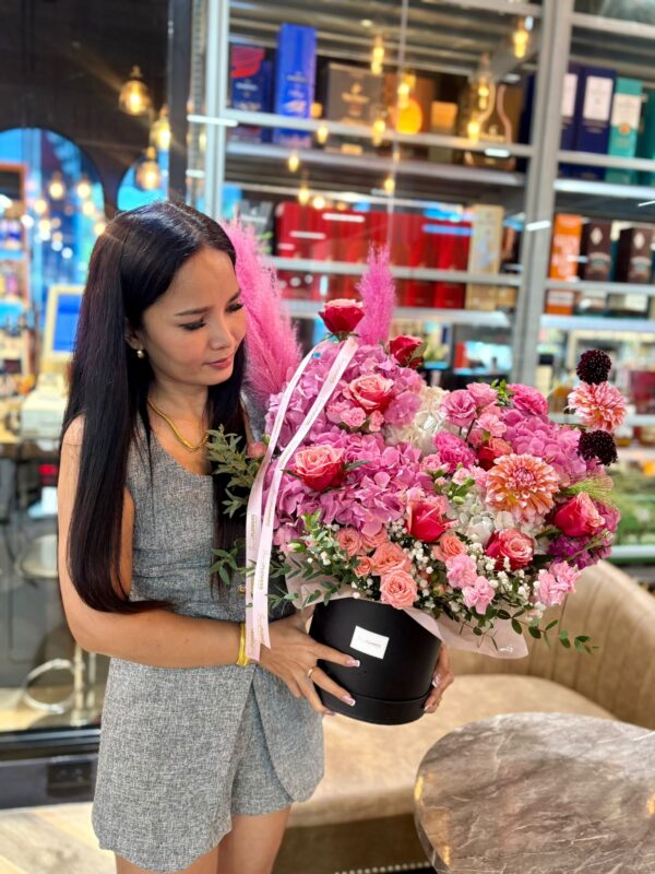 Blushing Bloom Hatbox
